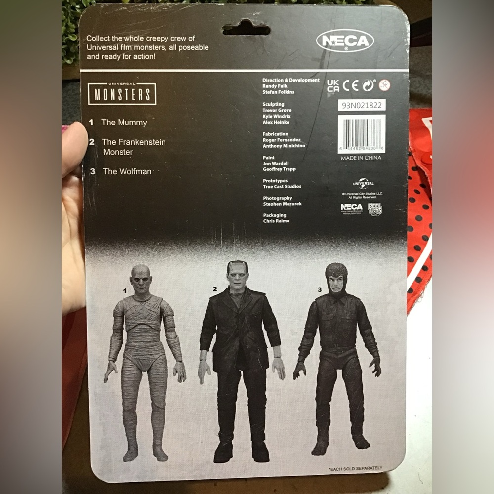 NECA universal monsters retro the mummy glow in the dark action figure - Picture 2 of 3
